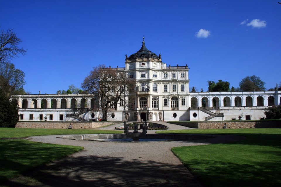 Ploskovice Chateau
