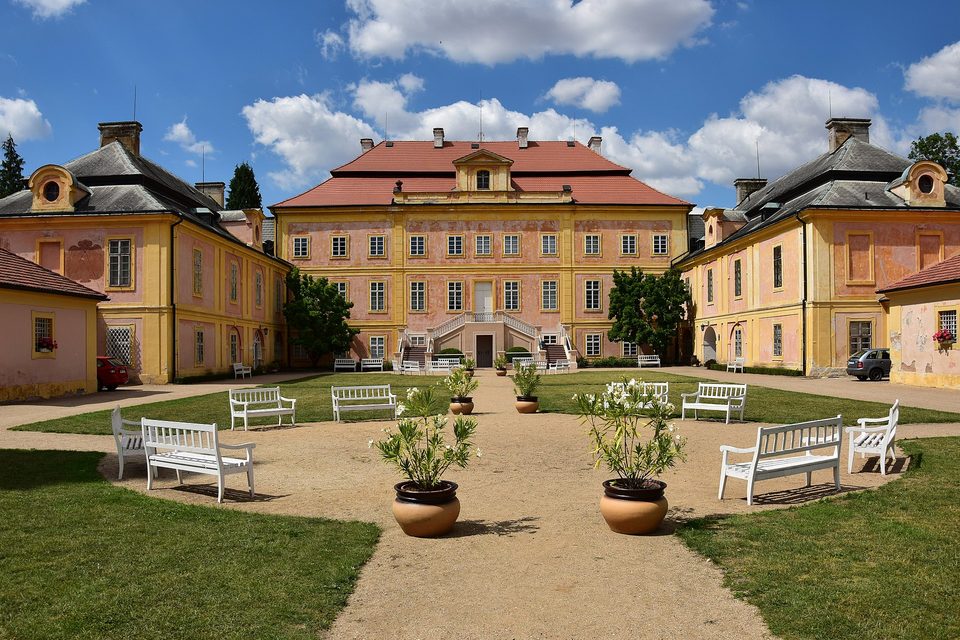 Krásný Dvůr Chateau