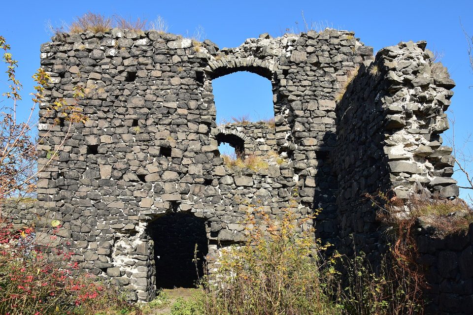 Ronov Castle