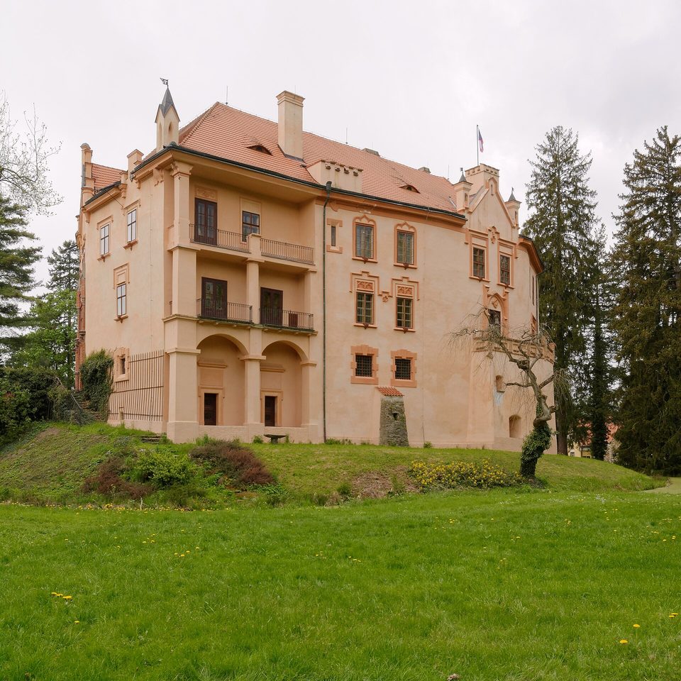 Vrchotovy Janovice Chateau