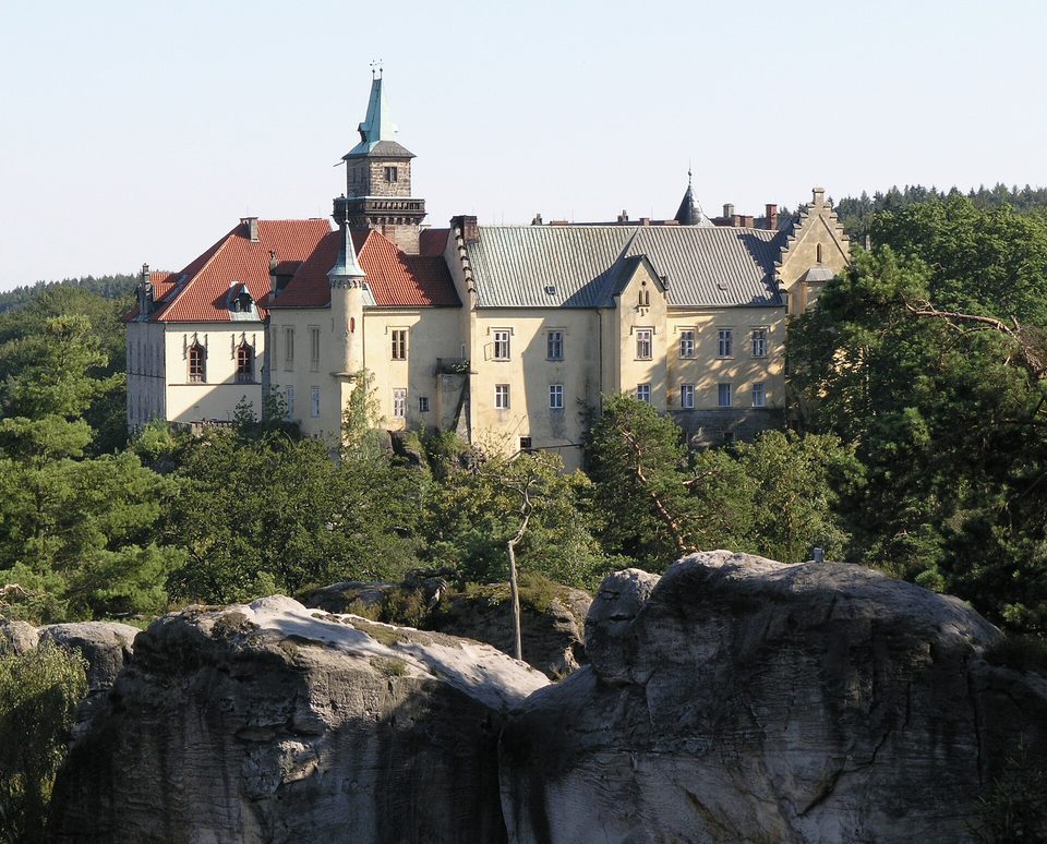 Hrubá Skála Castle