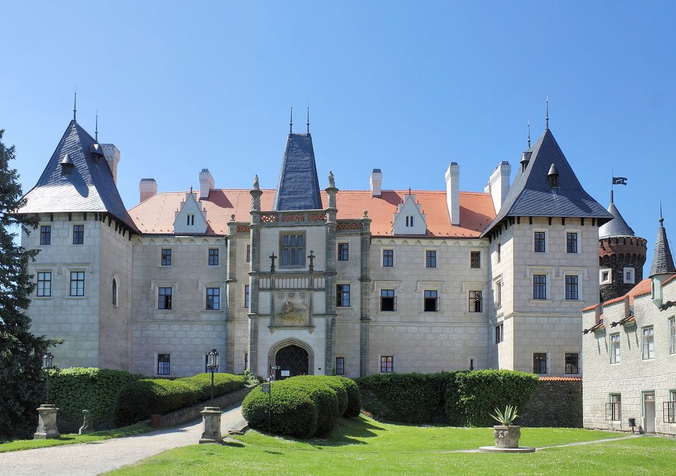 Žleby Chateau