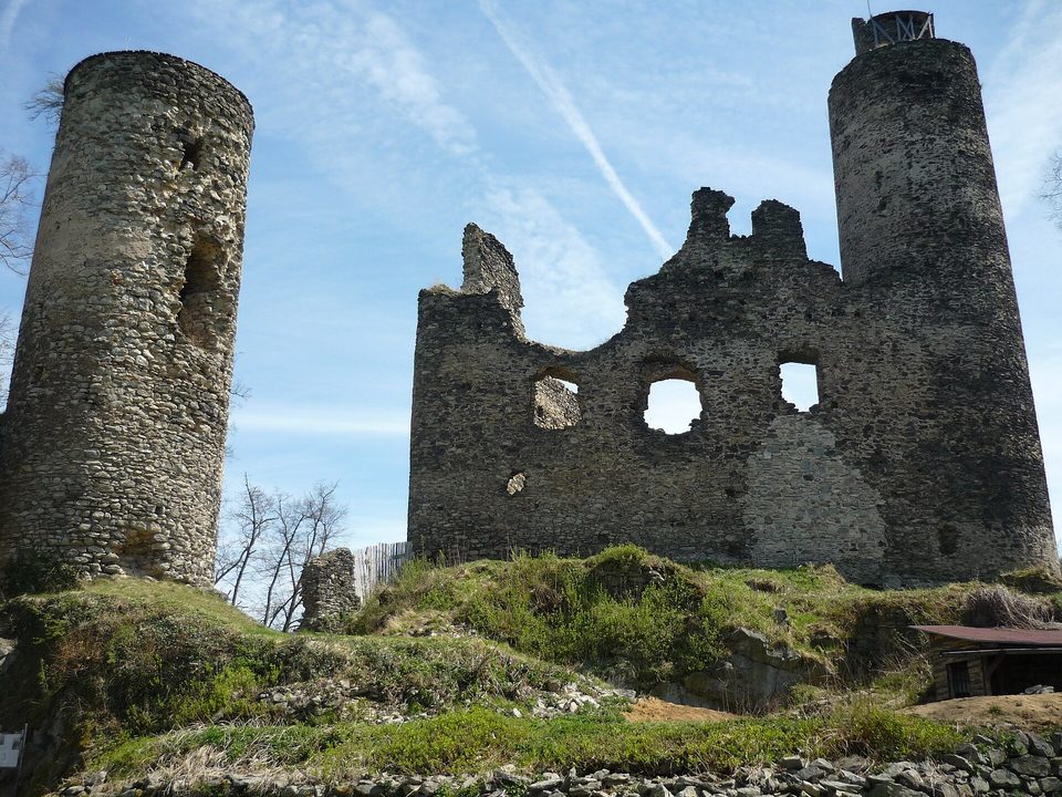Kostomlaty pod Milešovkou Castle